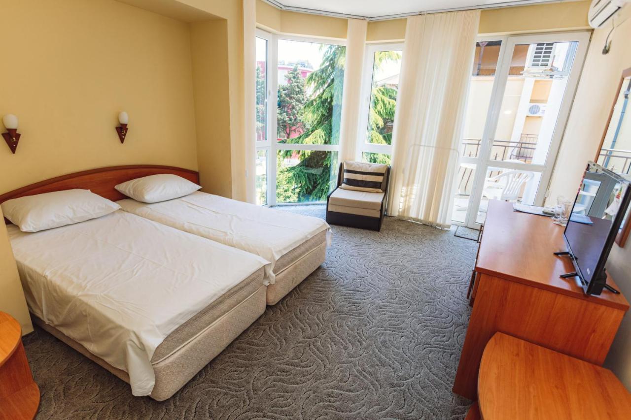Hotel Dolphin ラヴダ エクステリア 写真