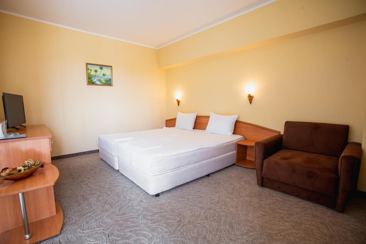 Hotel Dolphin ラヴダ エクステリア 写真