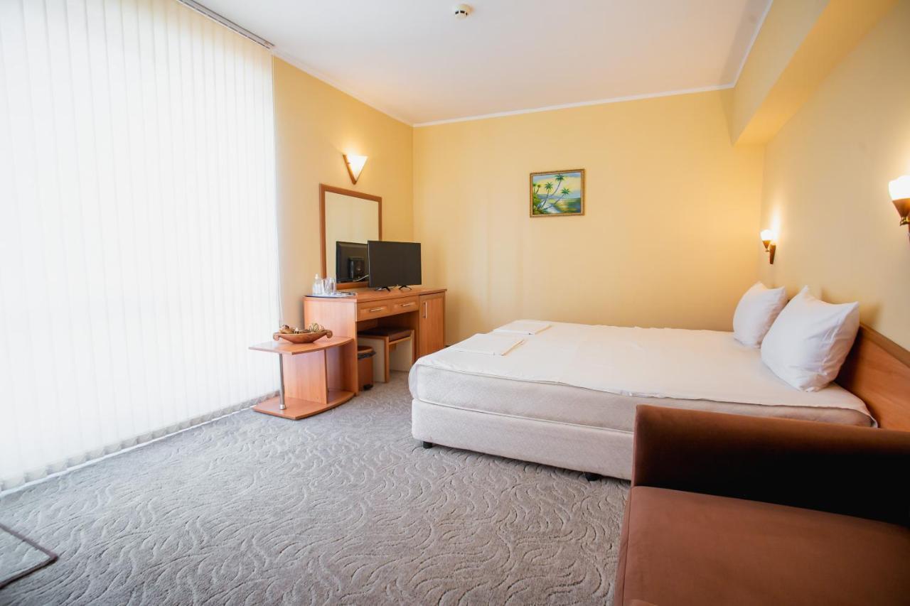 Hotel Dolphin ラヴダ エクステリア 写真