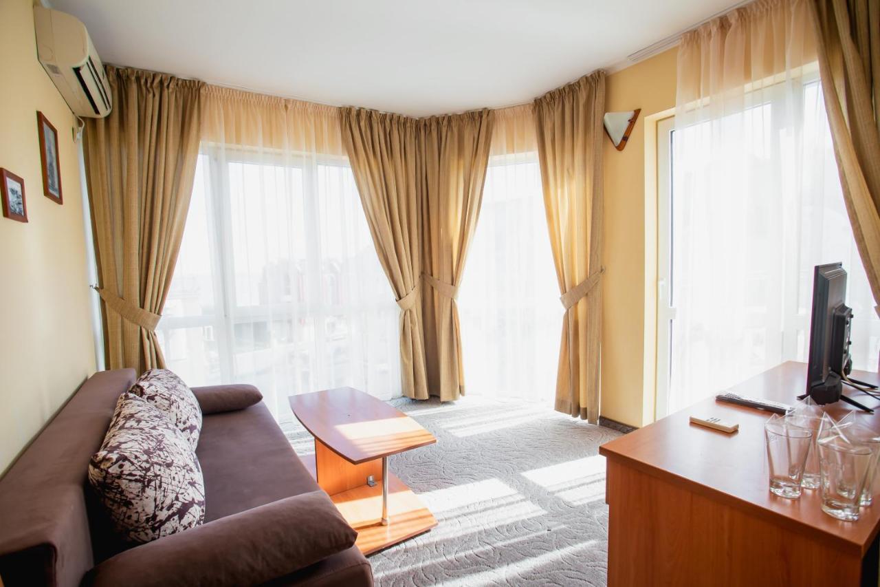 Hotel Dolphin ラヴダ エクステリア 写真