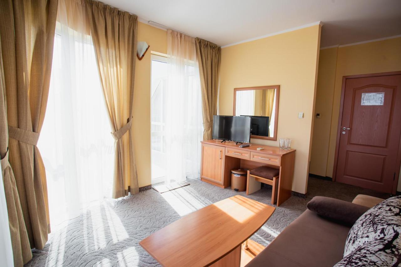 Hotel Dolphin ラヴダ エクステリア 写真