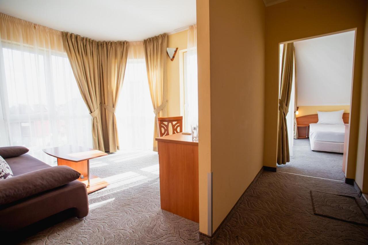Hotel Dolphin ラヴダ エクステリア 写真
